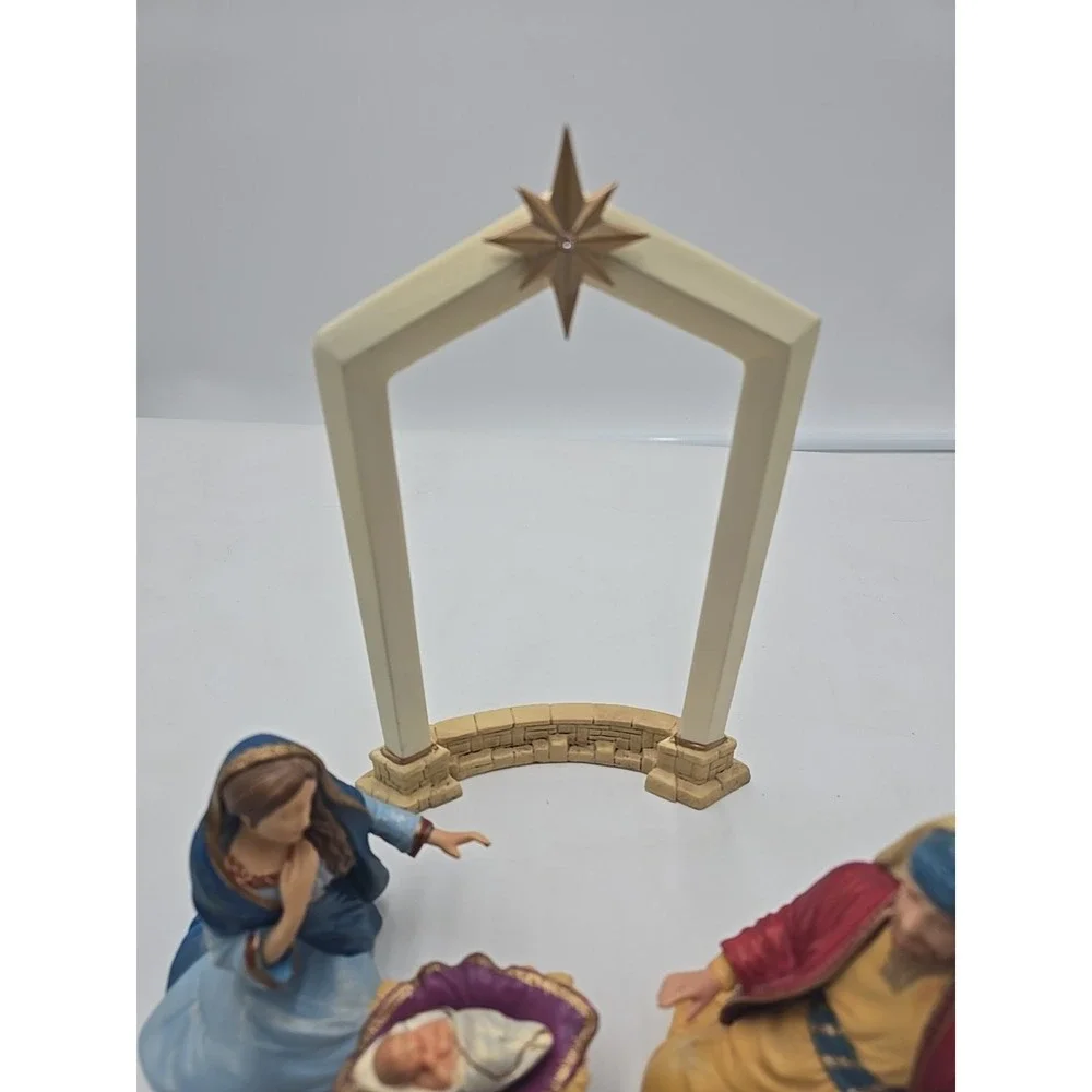 Hallmark HOLY‎ FAMILY NATIVITY Christmas Christian Figurines 2005 Set of 5
